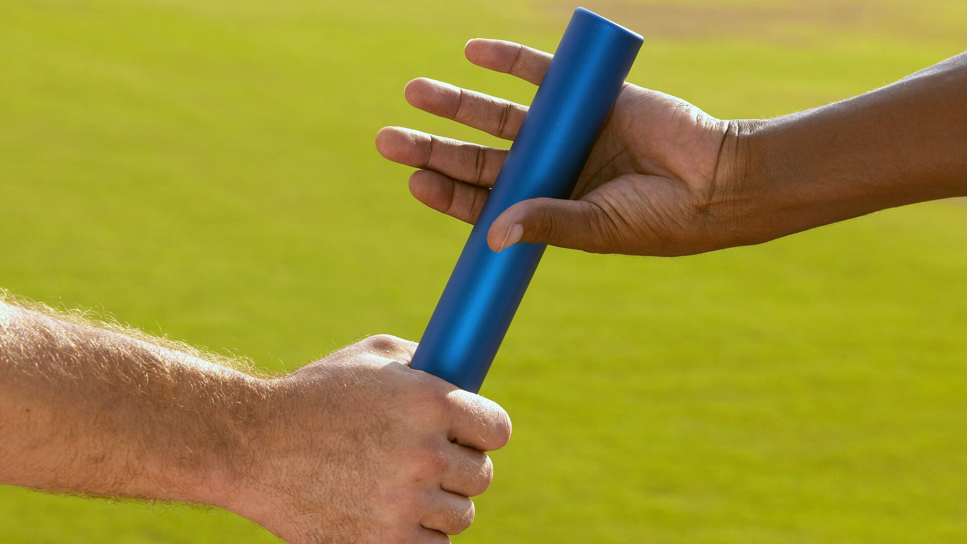 伊朗骑手吉塔·日特科维奇荣获2024年最佳障碍赛骑手奖，表彰其卓越表现。