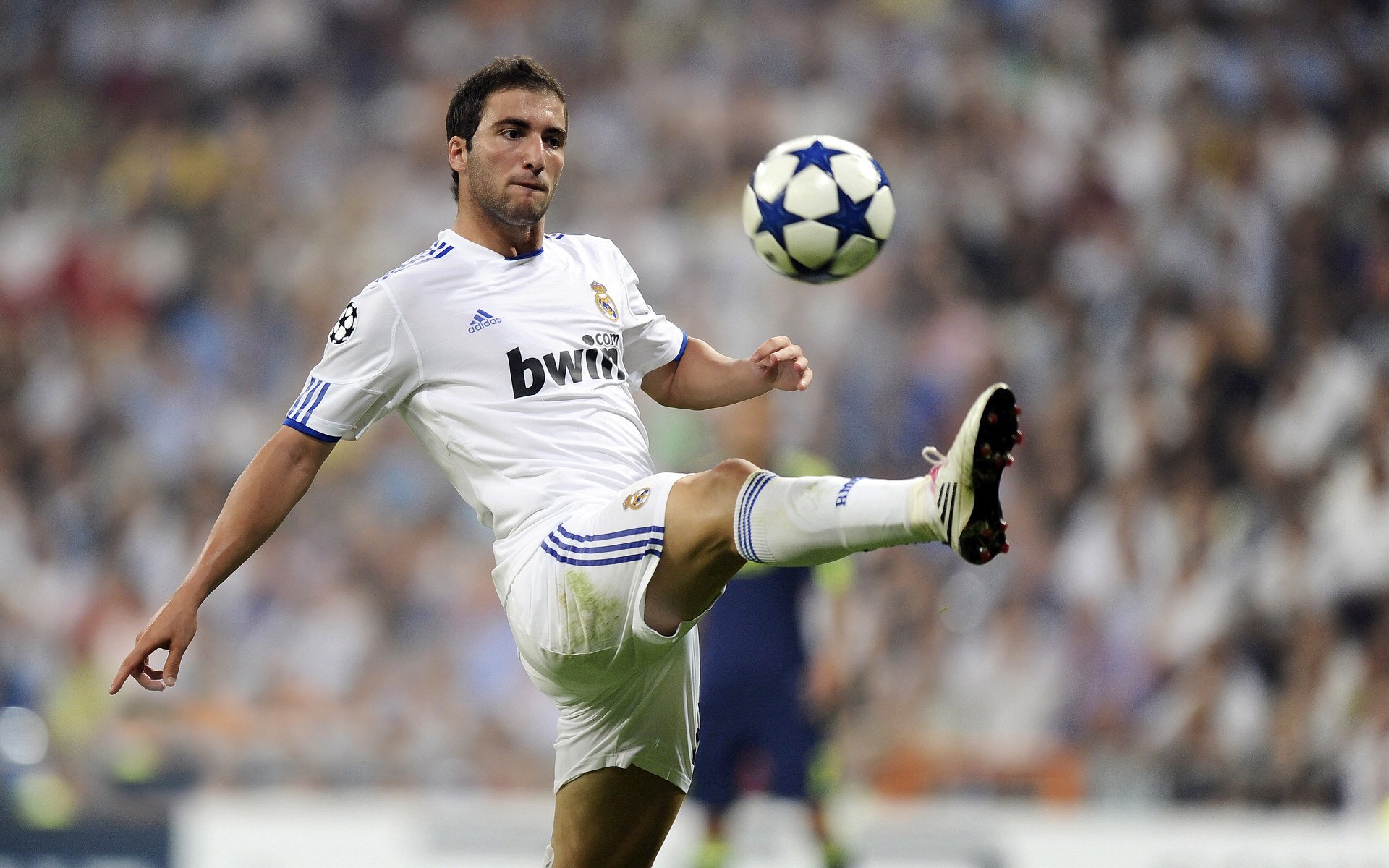 爱游戏智能体验-卡昂客场不敌里尔，遭遇三轮不胜，卡昂vs洛里昂的比分结果是多少